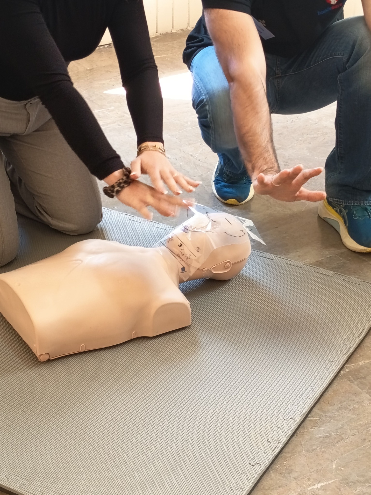 CPR Training — εκπαίδευση ανδρείκελο